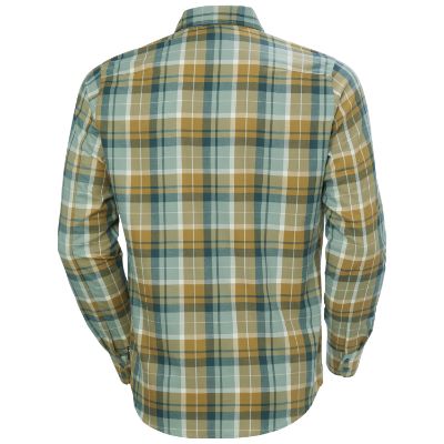 Helly Hansen Men’s Aker Flannel Long Sleeve Shirt. Med en regelmæssig pasform, justerbare manchetter og darts på bagsiden af skuldrene til forbedret mobilitet. Den er udstyret med en praktisk brystlomme og knappet front.