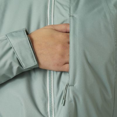 Helly Hansen Westport Isoleret Frakke til kvinder – stilfuld og vandtæt frakke med let isolering, perfekt til pendling og urbane aktiviteter.